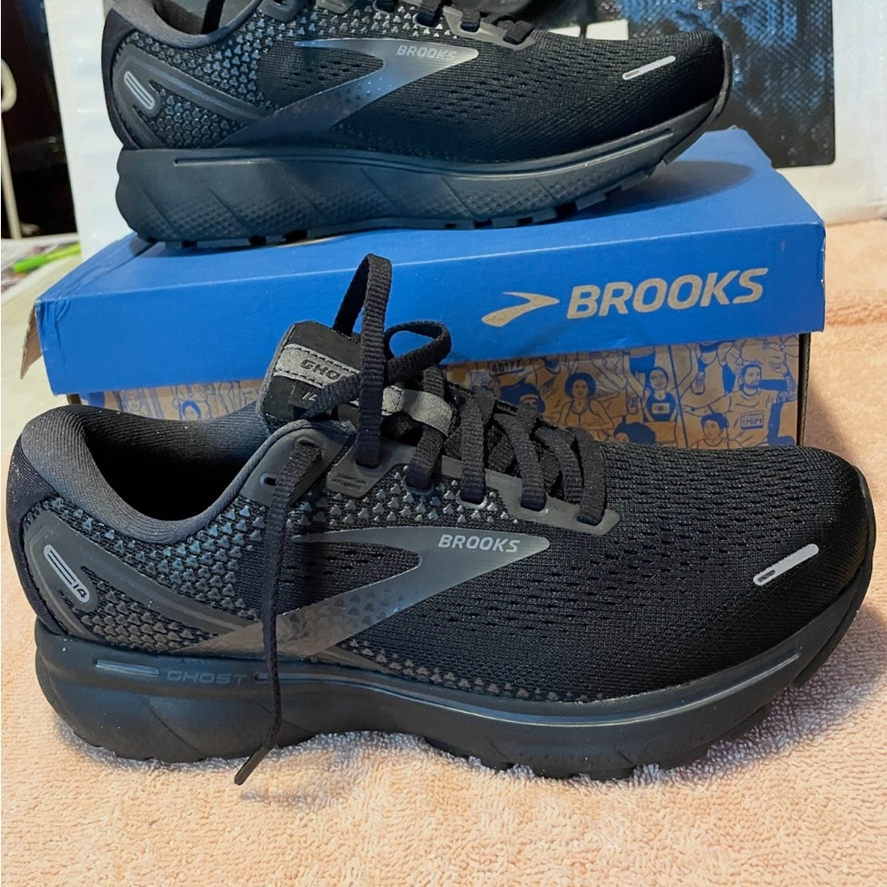 Brooks Ghost running shoes size 7.5 wide